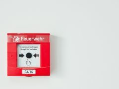 Dinas Damkar Kabupaten Pasuruan Bantu Tabrakan Kendaraan di Perbukitan